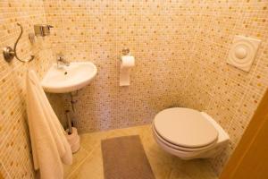 Kúpeľňa v ubytovaní Cosy Apartment In Budapest Downtown WITH Free Garage Parking