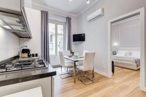 Kuchyňa alebo kuchynka v ubytovaní Migliori Collection Apartment + 11 fotografií