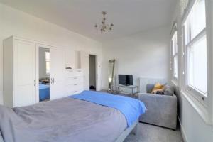 Replingham Road Apartment