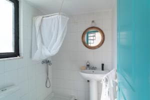 Phòng tắm tại Eco Beachfront Villa