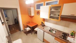 Kuchyň nebo kuchyňský kout v ubytování Apartments Veronika