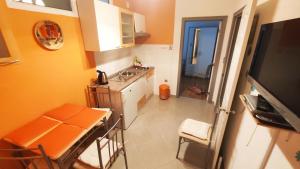 Kuchyň nebo kuchyňský kout v ubytování Apartments Veronika