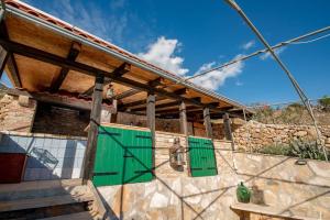 Φωτογραφία από το άλμπουμ του Robinson Galisnjak with amazing SEA VIEW & JACUZZI σε Bol