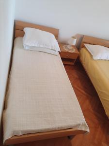 Postel nebo postele na pokoji v ubytování Apartments Jerković Drašnice-2bd