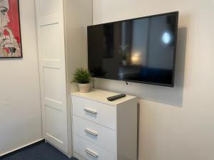 TV a/nebo společenská místnost v ubytování Milla Apartments