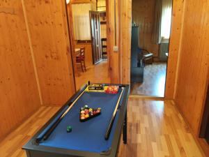 a ping pong table in a room with a pool at Apartmani San in Plitvička Jezera