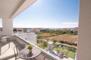 Balkón nebo terasa v ubytování Apartments & Rooms Pool Villas Maris + 10 fotografií