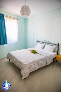 Postel nebo postele na pokoji v ubytování Anemos Villas