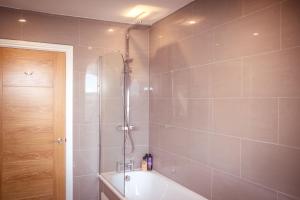 Ένα μπάνιο στο Artist's Loft - stylish 1-bed just 5 mins stroll from the beach +13 φωτογραφίες