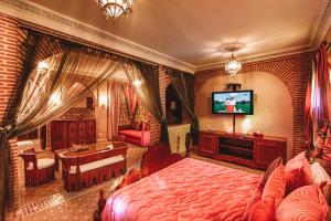 TV a/nebo společenská místnost v ubytování Riad Mabrouk