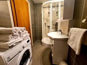 Koupelna v ubytování Apartments Veronika + 29 fotografií