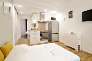 Cuisine ou kitchenette dans l'établissement Charming flat in the heart of the old Bayonne