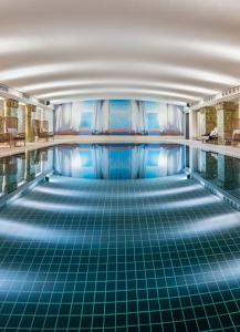 
Swimming pool sa o malapit sa Apartment Residences at Park Hyatt Hamburg
