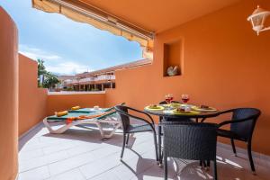 Tenerife South Apartments的阳台或露台