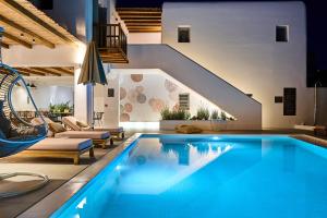 A piscina localizada em Adorno Beach Hotel and Suites ou nos arredores