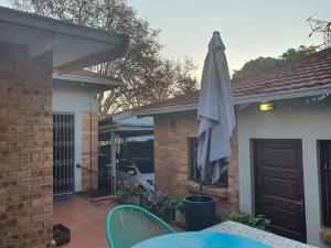 Gallery image of Happy colourful cottage in Johannesburg