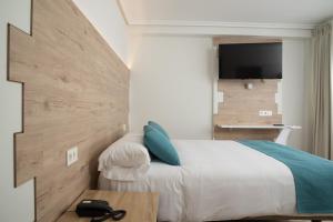 Posteľ alebo postele v izbe v ubytovaní Hotel VIDA Finisterre Centro