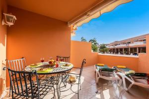 Tenerife South Apartments的阳台或露台