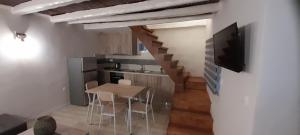 Η κουζίνα ή μικρή κουζίνα στο Helen's little villa +10 φωτογραφίες