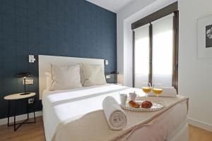 Łóżko lub łóżka w pokoju w obiekcie Reina Sofia Boutique II