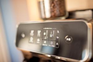 a close up of a close up of a toaster oven at ARKA Apartament Deluxe 503 z widokiem na morze in Kołobrzeg