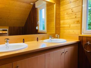 Koupelna v ubytování Chalet Brimbelle + 12 fotografií