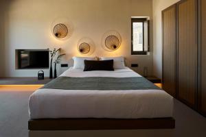 Halcyon Days Suites客房内的一张或多张床位
