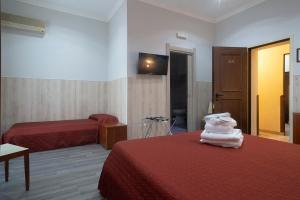 Łóżko lub łóżka w pokoju w obiekcie Hotel Tonic
