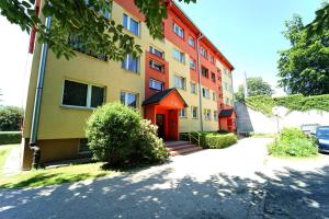 Budova, v ktorej sa apartmán nachádza
