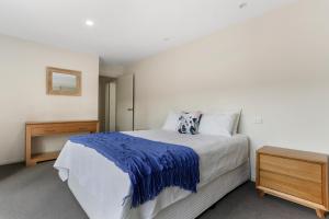 En eller flere senge i et værelse på Tura Beach Golf Stays