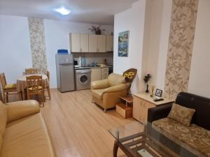 A kitchen or kitchenette at Sunny Day 6