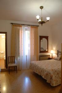 A bed or beds in a room at Hotel Roma