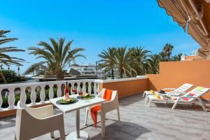Tenerife South Apartments的阳台或露台