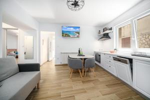 Kuchyň nebo kuchyňský kout v ubytování Apartman Sidonija