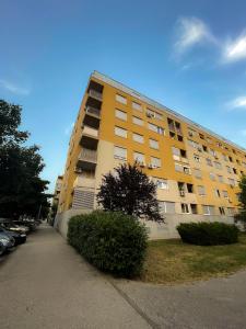Budova, v ktorej sa apartmán nachádza