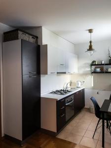 Kuchyňa alebo kuchynka v ubytovaní Apartman Welcome to Trešnjevka