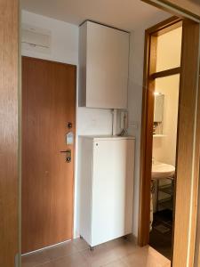 Kuchyňa alebo kuchynka v ubytovaní Apartman Welcome to Trešnjevka
