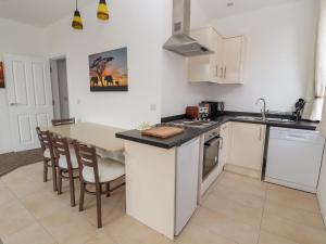 Kuchyň nebo kuchyňský kout v ubytování Flat 2