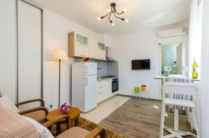 Kuchyňa alebo kuchynka v ubytovaní Apartments Knego