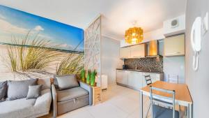 Kuchnia lub aneks kuchenny w obiekcie Apartamenty Sun & Snow Lido Sarbinowo
