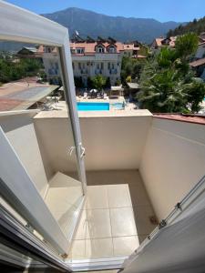 Nespecifikovaný výhled na hory nebo výhled na hory při pohledu z hotelu