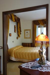 A bed or beds in a room at Hotel Roma