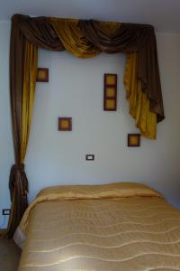 A bed or beds in a room at Hotel Roma