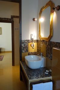 A bathroom at Hotel Roma