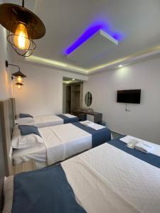 Postel nebo postele na pokoji v ubytování Nefis Hotel Ölüdeniz