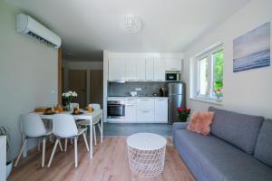 Imagen de la galería de Captain’s Home Kenese Apartman, en Balatonkenese