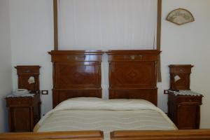 A bed or beds in a room at Hotel Roma
