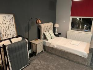 Gallery image of Spacious, Bright Twin Studio Apartment (can sleep up to 4) in London