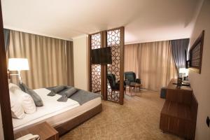 Postel nebo postele na pokoji v ubytování Paşapark Selçuklu Hotel