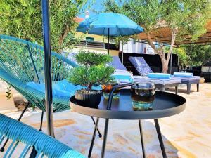 Zahrada ubytování Villa Spark with heated pool in Rogoznica Zecevo
